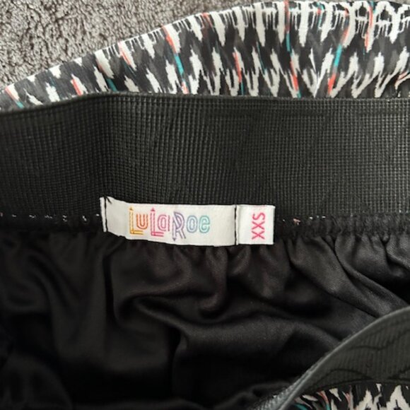 LuLaRoe Lola A-line Skirt XXS Elastic Waist Zig Zag Bohemian Hippie - Picture 2 of 5